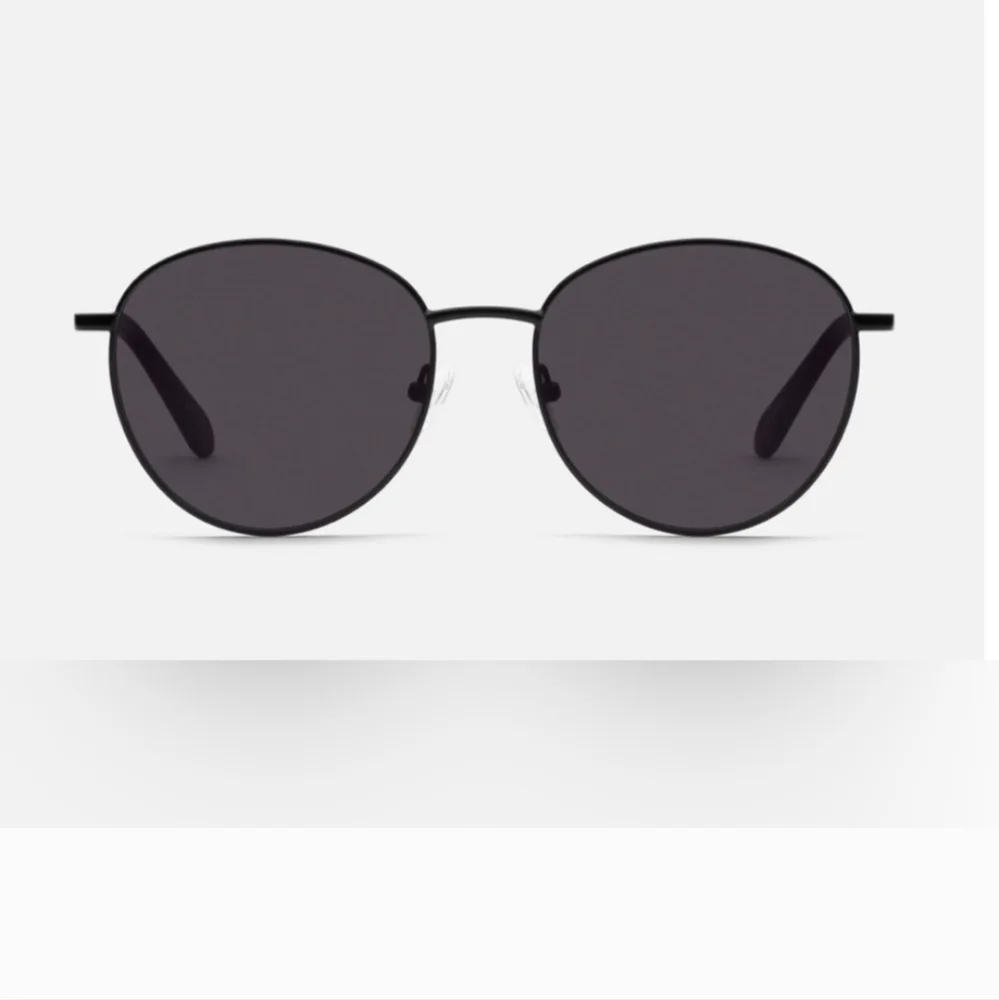 Quay LOOP ME IN black circle frame‎ sunglasses new with canvas pouch